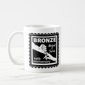 Mug 19e anniversaire du mariage tenant la main