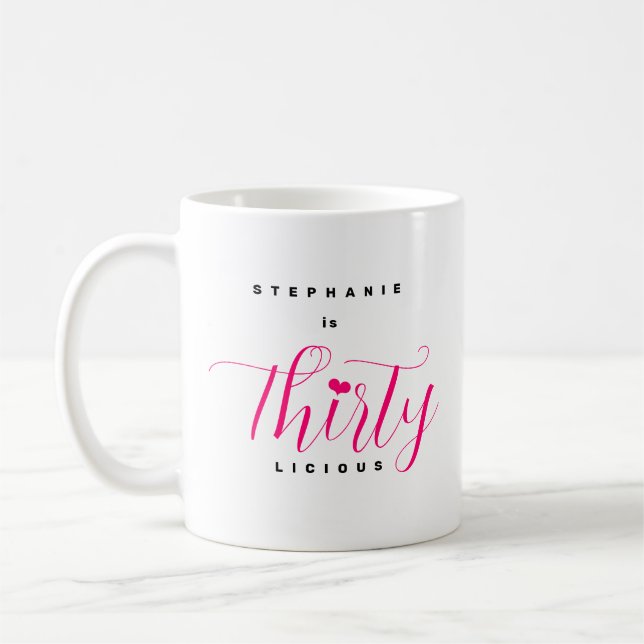 Mug 30e anniversaire moderne Trente licious texte rose (Gauche)