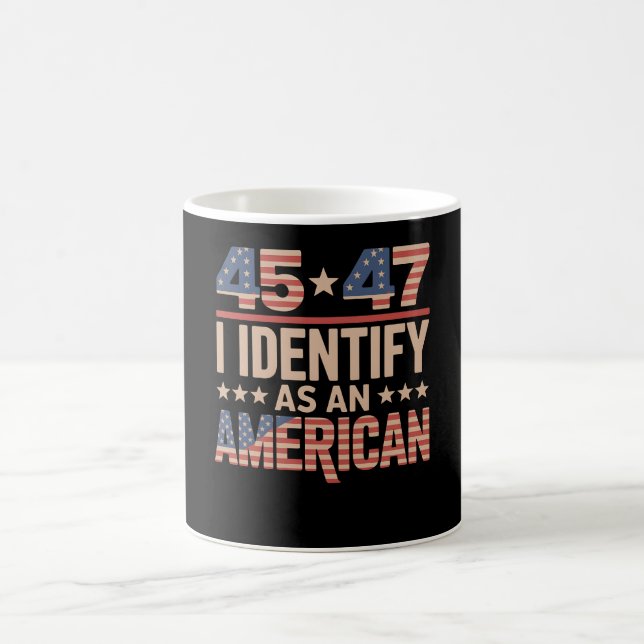 Mug 45 47 Je M'Identifie Comme Un Président Trump Amér (Centre)