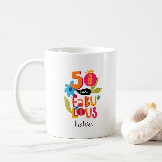 Mug 50 et fabuleux 50e anniversaire Whimsical Letterin (Avec donut)