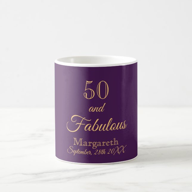 Mug 50 et fabuleux sur chic violet avec nom (Centre)