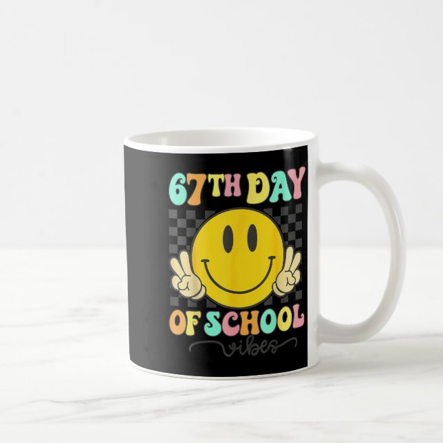 Mug 67th Day Of School Vibes Groovy Smile Face 67 Six  (Droite)