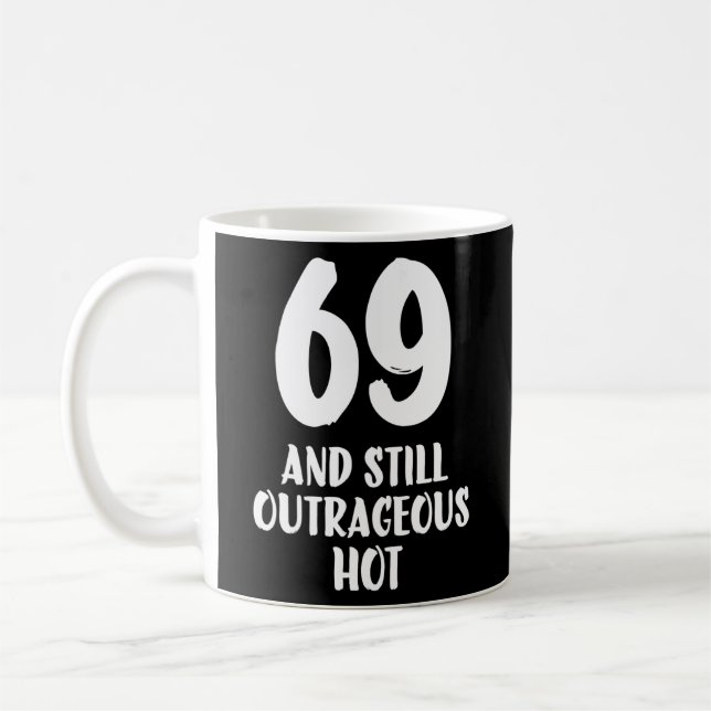 Mug 69 Et toujours scandaleux Hot 69e anniversaire hom (Gauche)