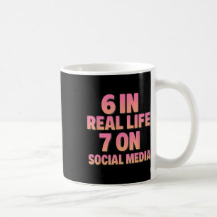 Mug 6 Dans la vraie vie 7 Sur les médias sociaux