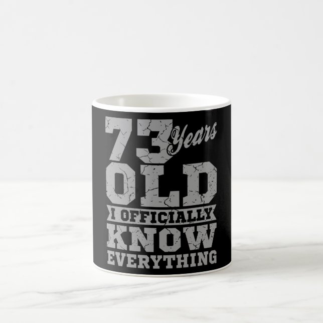 Mug 73 ANS ÂGÉ 73 Anniversaire Cadeau Papa sait tout (Centre)