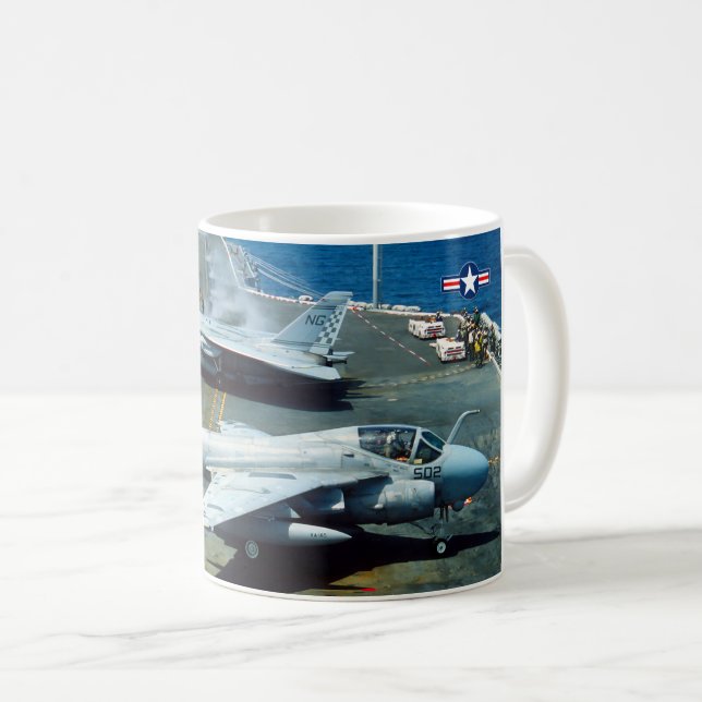 MUG A-6E (Devant droit)