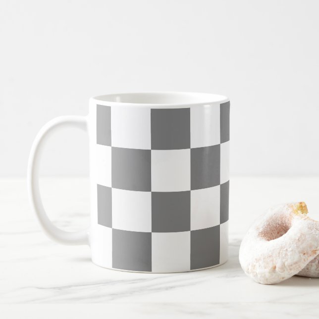 Mug à damiers carré gris et blanc rétro géométrique (Avec donut)