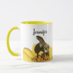 Mug Abeille personnalisée sur une photo jaune de