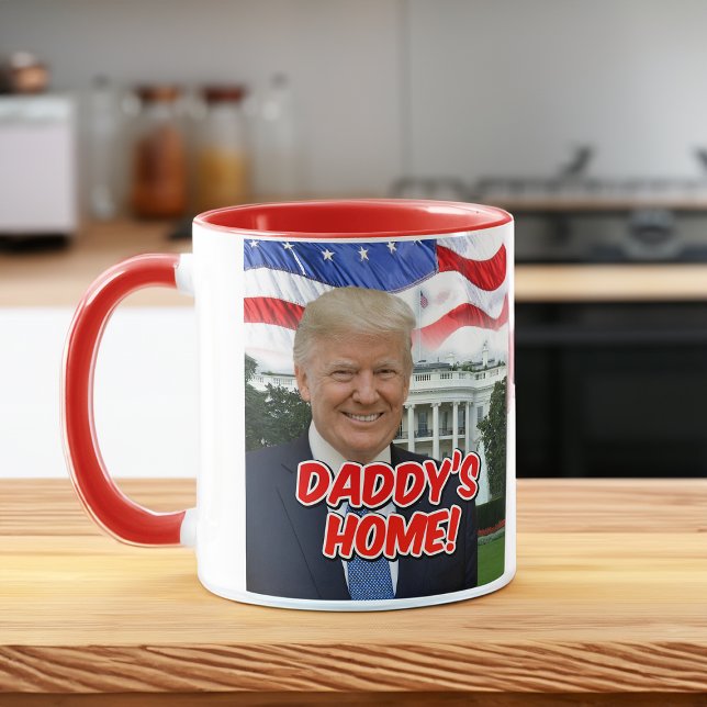 Mug Accueil de papa Le Président Donald Trump 2024 Pat (donald trump 2024 mug daddys home)