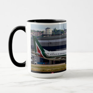Mug Aéroport de ville d'Alitalia Embraer ERJ-190