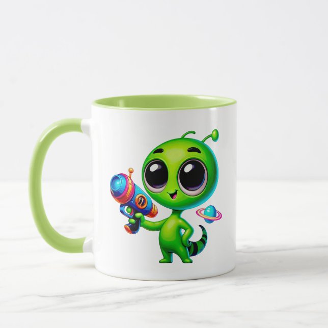 Mug Alien mignon avec un pistolet laser et une planète (Gauche)