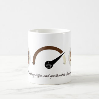 Mug Alimenté par Café et décisions douteuses Faible én