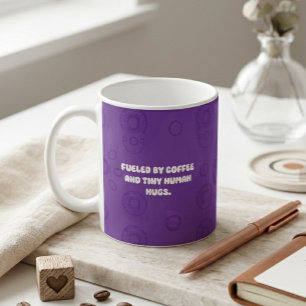 Mug Alimenté par le café et les câlins de petit humain