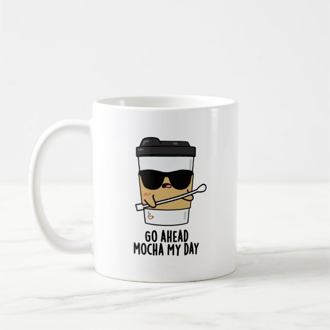 Mug Aller devant Mocha Ma journée Funny Coffee Pun (Gauche)