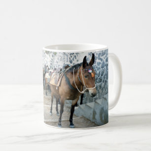 Mug Ânes de Santorini sur les étapes dans Fira