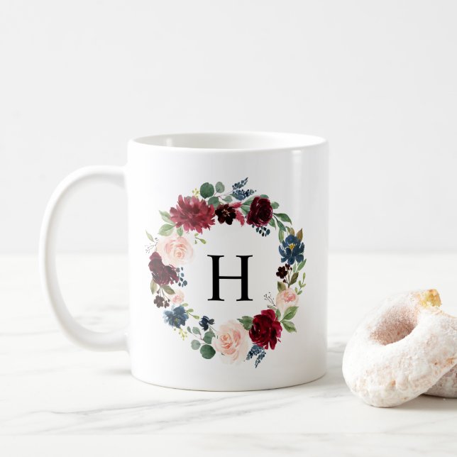 Mug Aquarelle Bourgogne et bleu Floral Wreath Monogram (Avec donut)