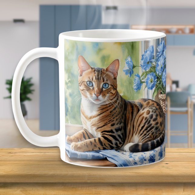 Mug Aquarelle de la race de chats du Bengale (An elegant ceramic coffee mug, with a picture on both sides of a Bengal cat in a watercolor style)