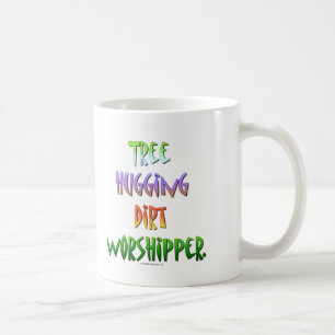 Mug Arbre étreignant le worshipper. de saleté