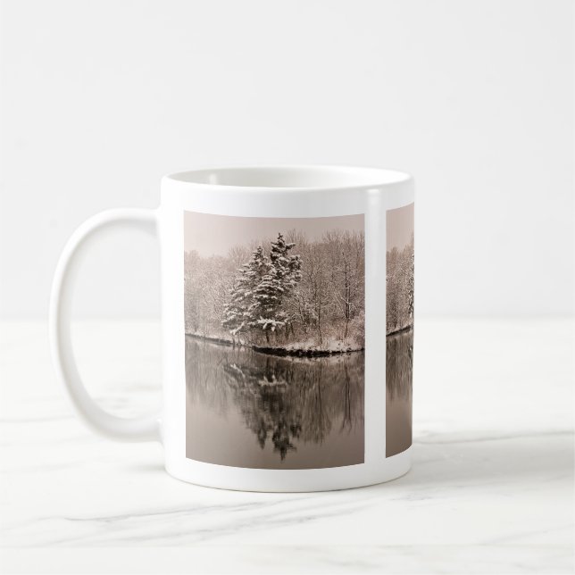 Mug Arbres à feuillage persistant sur le lac Sepia Bro (Gauche)