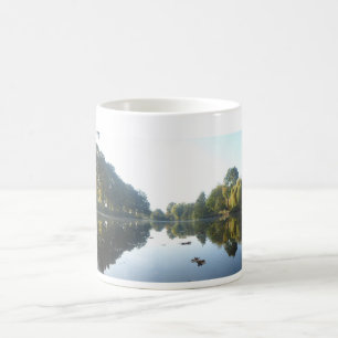 Mug Arbres d'automne panoramiques sur le front de mer 