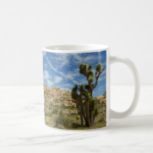 Mug Arbres de Josué et paysage désertique ciel bleu