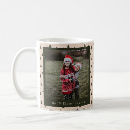 Mug Arbres de Noël rustiques verts Nom personnalisé Ph