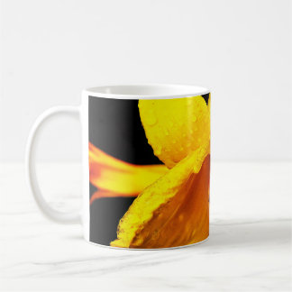 Mug Arrosage sur Lily Jaune