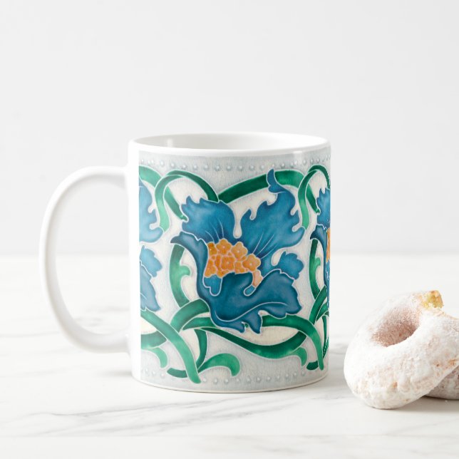 Mug Art Nouveau Floral Majolica Faux Motif de secours (Avec donut)