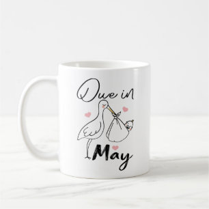 Mug Attendu en mai Cygne mignon portant un nouveau béb