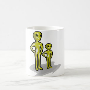 Mug ayez une boisson avec vos amis étrangers