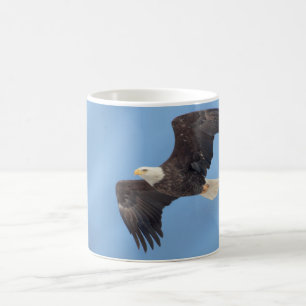 Mug Bald Eagle en vol
