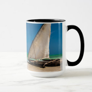 Mug Bateau de pêche traditionnel sur la plage