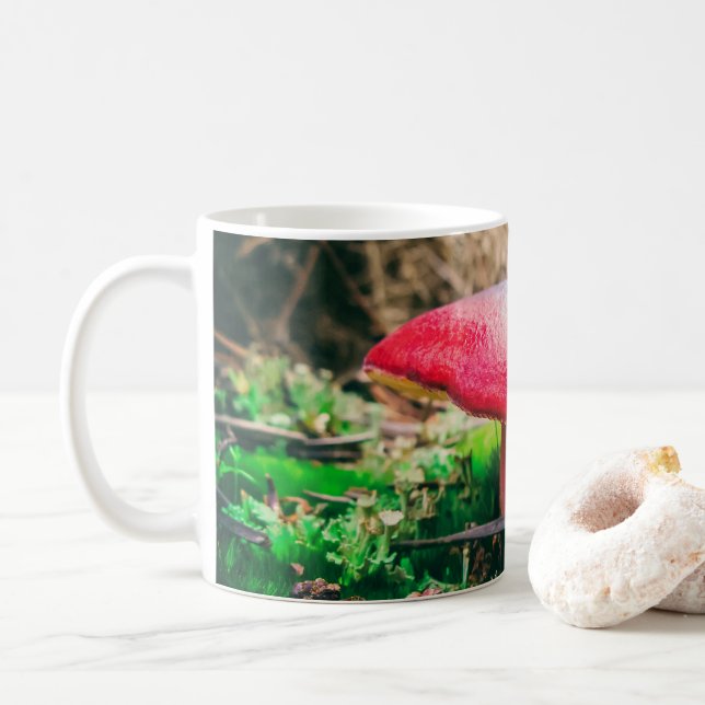 Mug Beau champignon sauvage dans un champ d'automne (Avec donut)