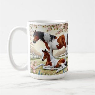 Mug Beau cheval et poulain dans un verger en fleurs