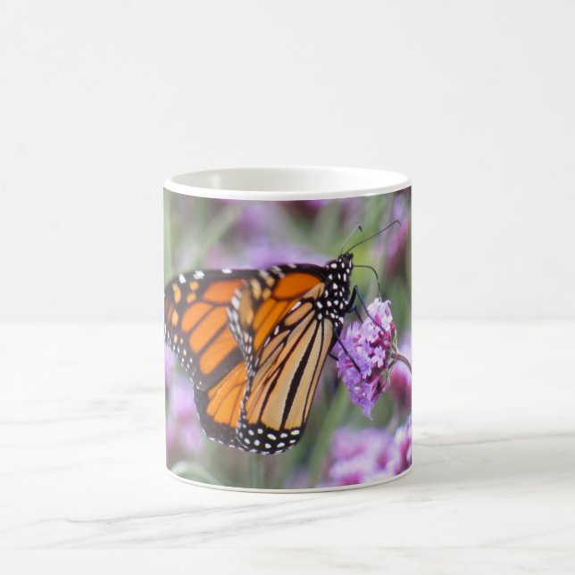 Mug Beau papillon en fleurs violettes (Centre)