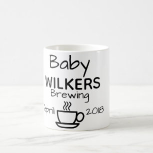 Mug bébé brassant s'attendant à la grossesse