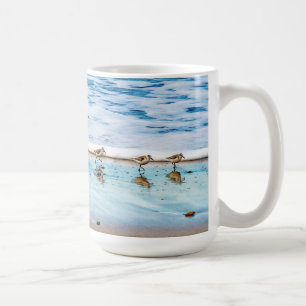 Mug Bécasseaux fonctionnant le long de la plage
