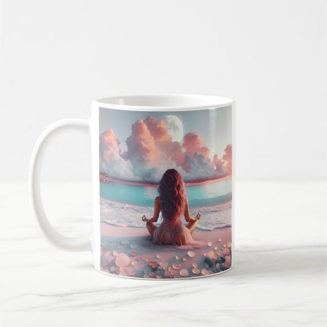 Mug Belle femme méditant sur la plage vierge (Gauche)
