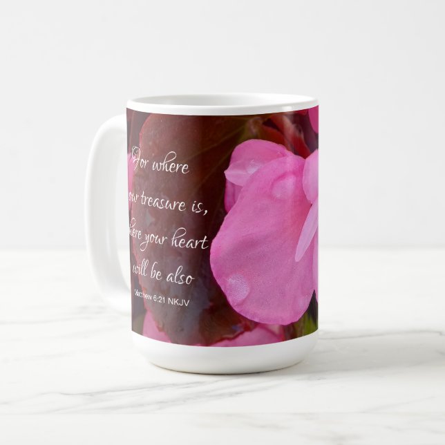 Mug Belle Fleurs roses Votre trésor Bible Verse (Devant gauche)