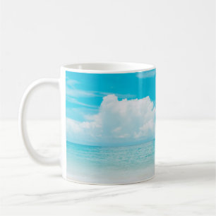 Mug Belle plage tropicale avec ciel bleu et c blanc