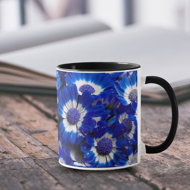Mug Belle Royal Blue Cineraria Fleurs (Beautiful Royal Blue Cineraria Flowers 11 oz Coffee Mug Cover Photo.)