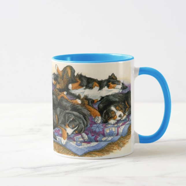 Mug Berners sur un édredon (Droite)