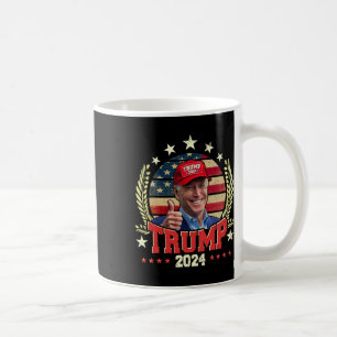Mug Biden portant la chemise rouge à chapeau de Trump