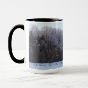 Mug Bienheureux Avec La Poussière Laitière D'Hiver