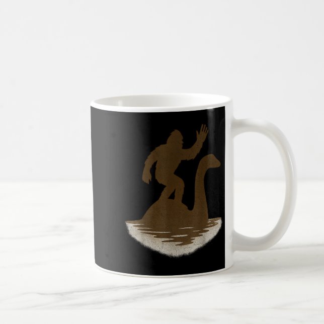 Mug Bigfoot Riding Loch Ness Monster Funny Sasquatch  (Droite)