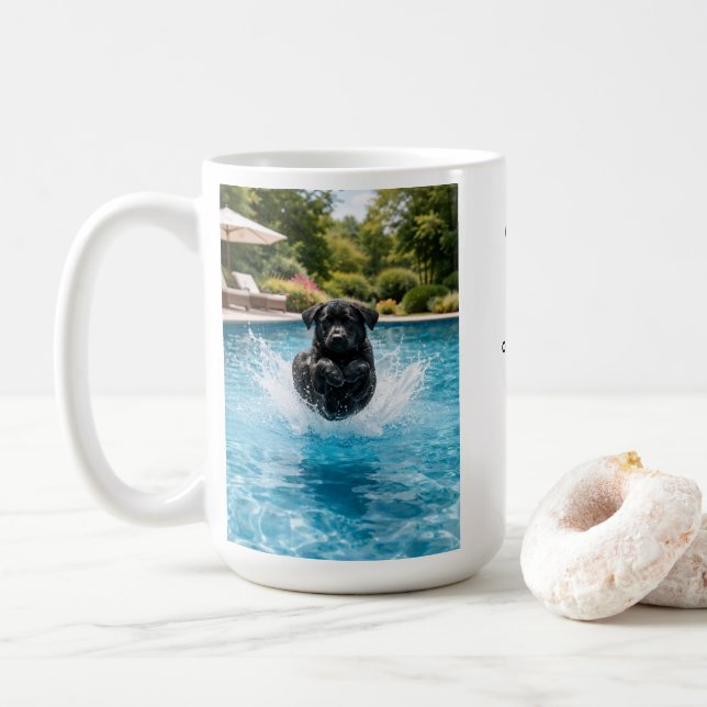 Mug Black Labrador Puppy Pool Plunge (Avec donut)
