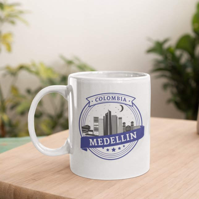 Mug Bleu blanc Medellin Colombie Cityscape Logo (Blue White Medellin Colombia Cityscape Logo Coffee Mug)