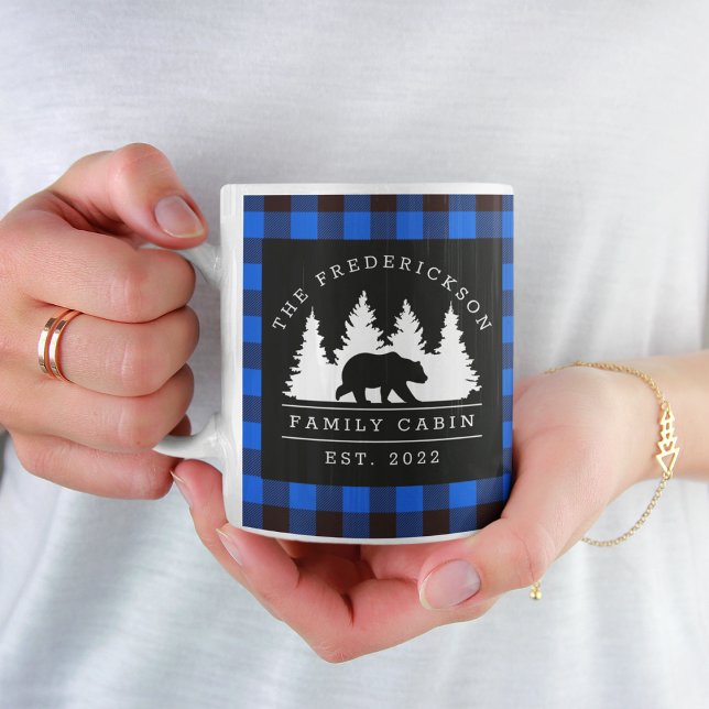 Mug Blue Rustic Plaid Bear Woods Cabine de famille (Créateur téléchargé)