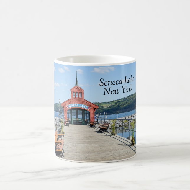 Mug Boathouse rouge sur le lac Seneca (Centre)