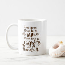 Boire du café et le manipuler Drôle